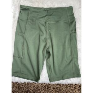 ApexUp women's sz. L classic green biker/activewear shorts w/pockets. Exc. cond